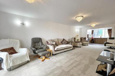 Mardon Close 15 - Lounge 2.jpg