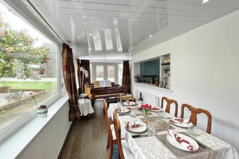 Mardon Close 15 - Dining Room 2.jpg
