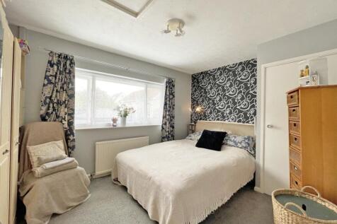 Mardon Close 15 - Bed 2.jpg