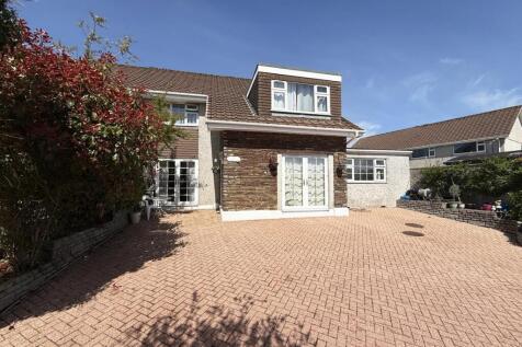 Mardon Close 15 - Front.jpg