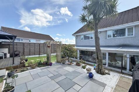 Mardon Close 15 - Garden 2.jpg