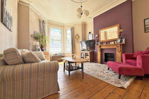 Palmerston Street 10 - Lounge FRONT PAGE.jpg