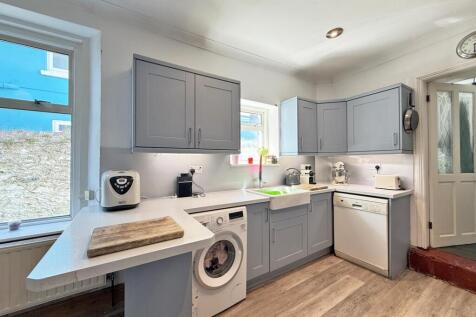 Palmerston Street 10 - Kitchen 2.jpg