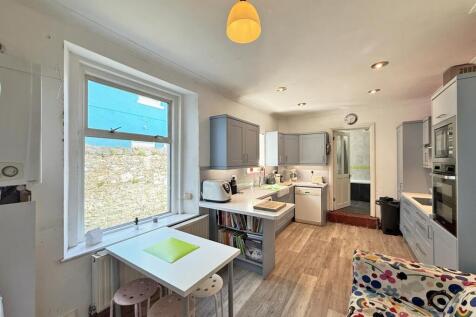 Palmerston Street 10 - Kitchen 3.jpg