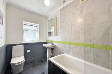 Palmerston Street 10 - Bathroom.jpg