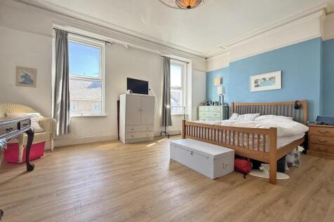 Palmerston Street 10 - Bed 1 FRONT PAGE.jpg