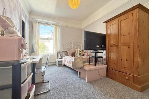 Palmerston Street 10 - Bed 2.jpg