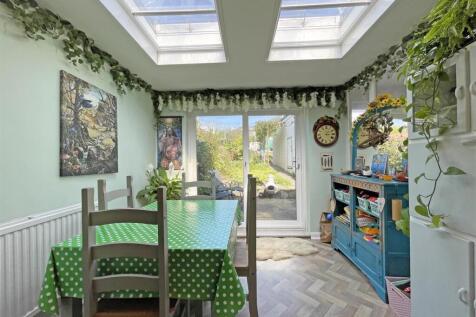 Vicarage Gardens 11 Dining Area Front.jpg