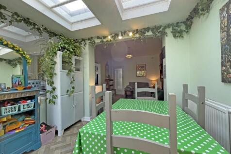 Vicarage Gardens 11 Dining Area 2.jpg