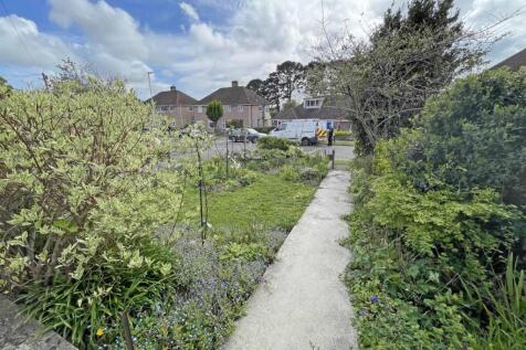 Vicarage Gardens 11 - New Front Garden.jpg