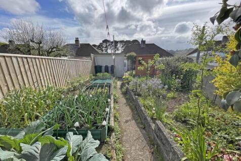 Vicarage Gardens 11 - New Garden 3.jpg