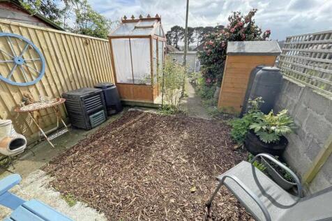Vicarage Gardens 11 - New Garden 4.jpg
