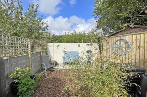 Vicarage Gardens 11 - New Garden 5.jpg