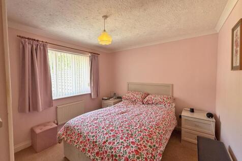 The Hollows 5 - Bed 2.jpg