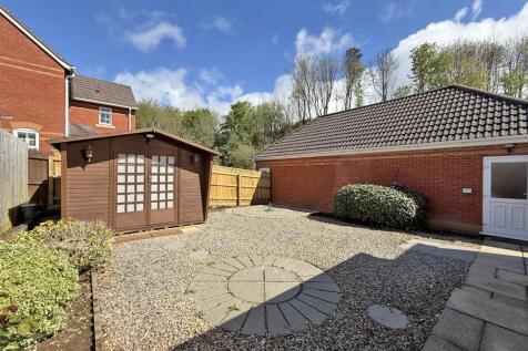 The Hollows 5 - Garden.jpg