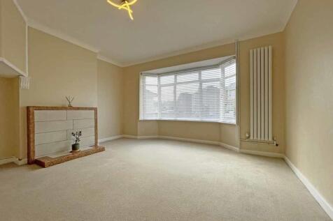 Bowden Park Road 21 Lounge Front...jpg