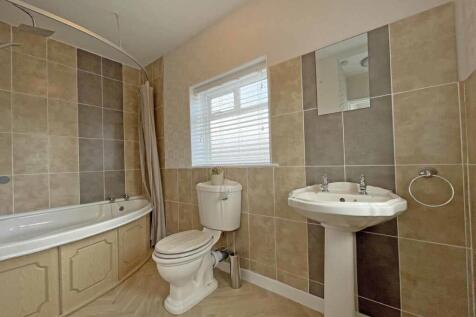 Bowden Park Road 21 Bathroom.jpg