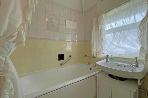 Churchway 169 Bathroom.jpg