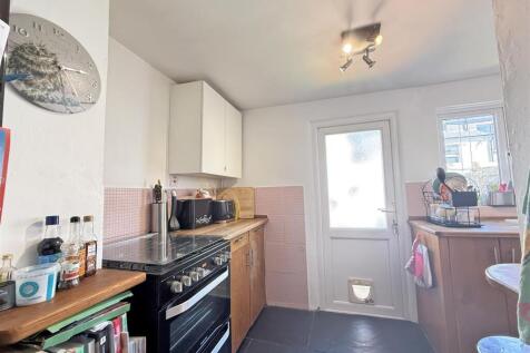 Cotehele Avenue 90 - Kitchen 3.jpg