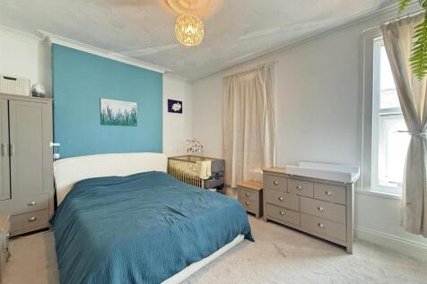 Cotehele Avenue 90 - Bed FP.jpg