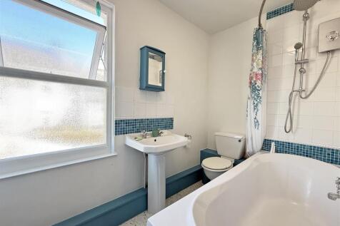 Cotehele Avenue 90 - Bath.jpg