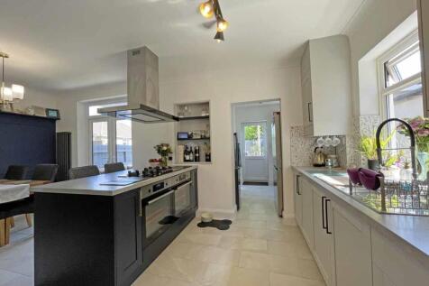 Beacon Down Avenue 40 - Kitchen 4.jpg