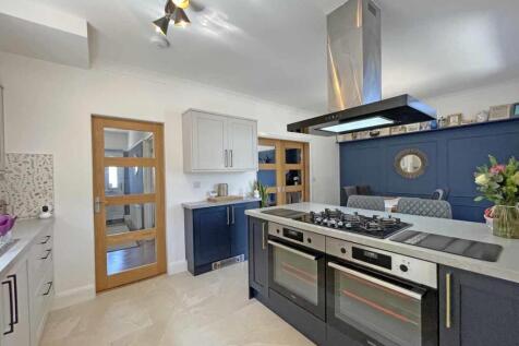 Beacon Down Avenue 40 - Kitchen 3.jpg