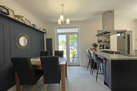 Beacon Down Avenue 40 - Dining Area.jpg