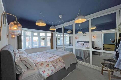 Beacon Down Avenue 40 - Bed 1.jpg