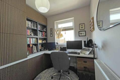 Beacon Down Avenue 40 - Bed 3.jpg