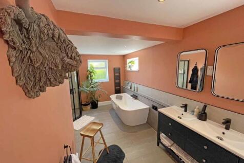Beacon Down Avenue 40 - Bathroom 5.jpg