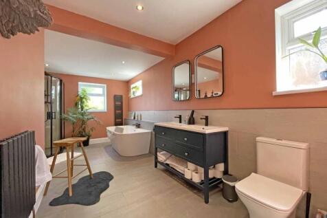 Beacon Down Avenue 40 - Bathroom 0.jpg