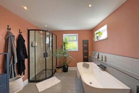 Beacon Down Avenue 40 - Bathroom 2.jpg