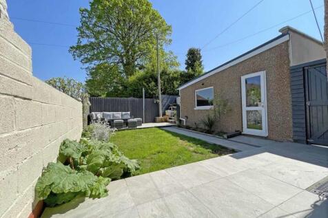 Beacon Down Avenue 40 - Garden Front.jpg