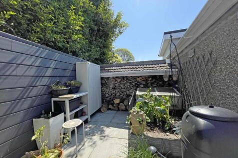 Beacon Down Avenue 40 - Garden 6.jpg