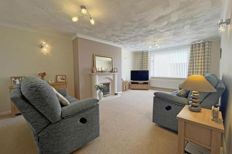 Briarleigh Close 21 Lounge Front 2.jpg