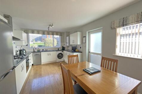 Briarleigh Close 21 Kitchen Dining Front...jpg