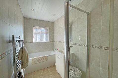 Briarleigh Close 21 Bathroom...jpg