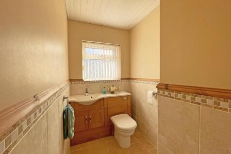 Briarleigh Close 21 WC.jpg