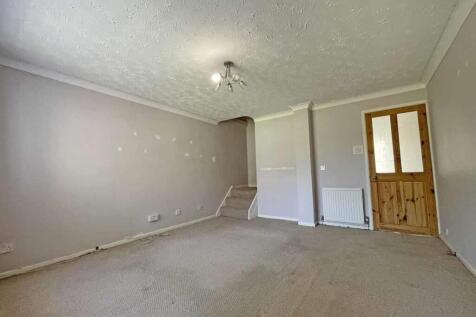 Rigdale Close 71 - Lounge Front.jpg