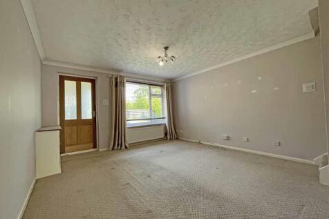 Rigdale Close 71 - Lounge 2.jpg