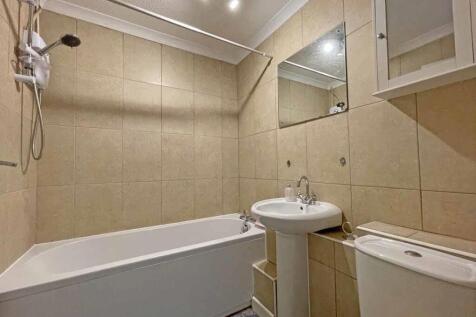Rigdale Close 71 - Bathroom.jpg