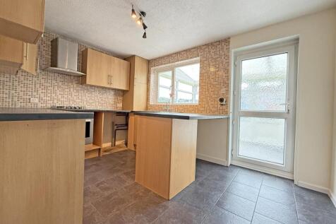 Rigdale Close 71 - New Kitchen.jpg