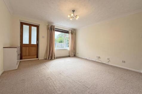 Rigdale Close 71 - New Living Room.jpg