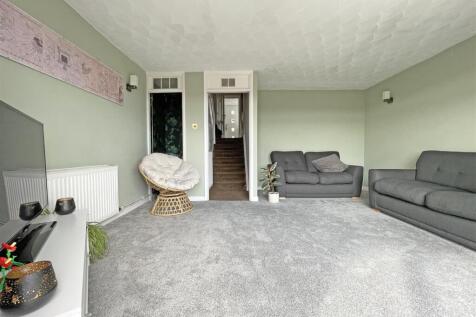 Ditton Court 7 - Lounge 2.jpg