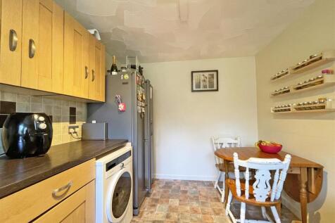 Ditton Court 7 - Kitchen 3.jpg