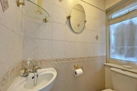 Ditton Court 7 - WC.jpg