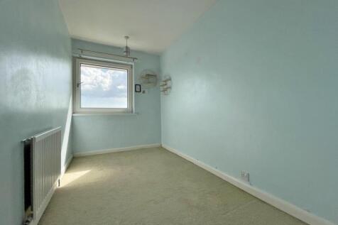Ditton Court 7 - Bed 3.jpg