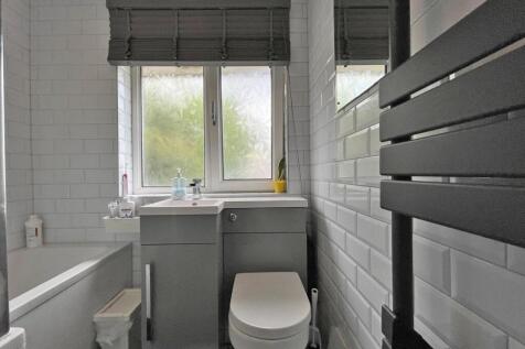 Ditton Court 7 - Bathroom.jpg