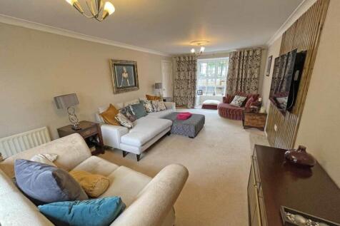 Temeraire Road 2 - Lounge Front.jpg